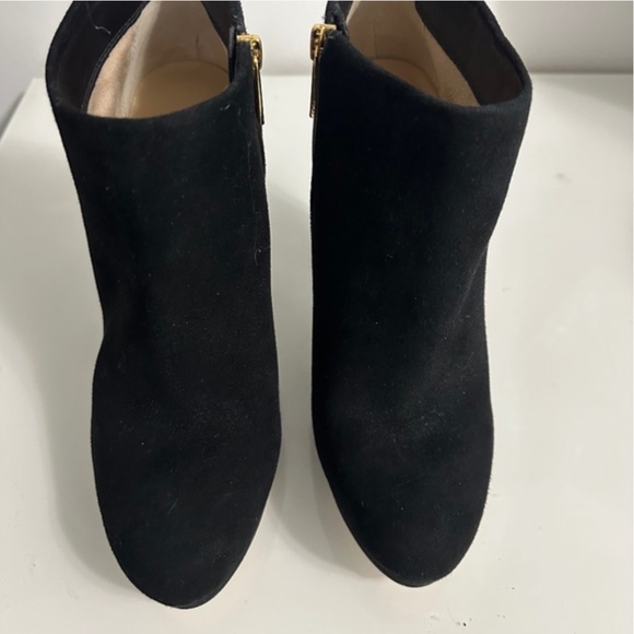 BNWOT- KORS Michael Kors Leather Suede Black Gold Side Zip Heel Ankle Boots (7) - Picture 9 of 13